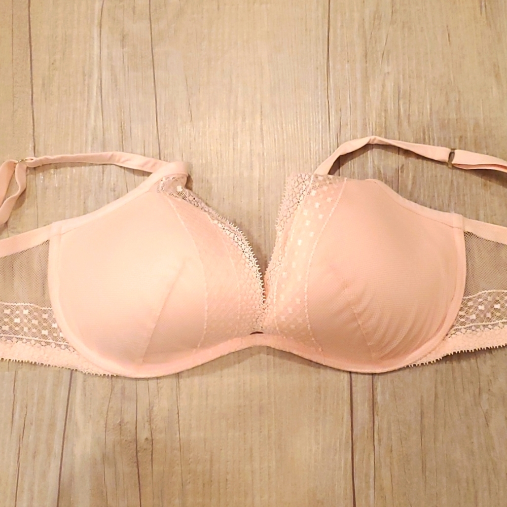 Victoria's Secret Plunge Bra. Size 34DDD